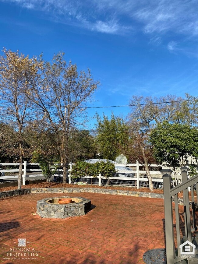 Building Photo - Updated 3bd+ Home In Glen Ellen