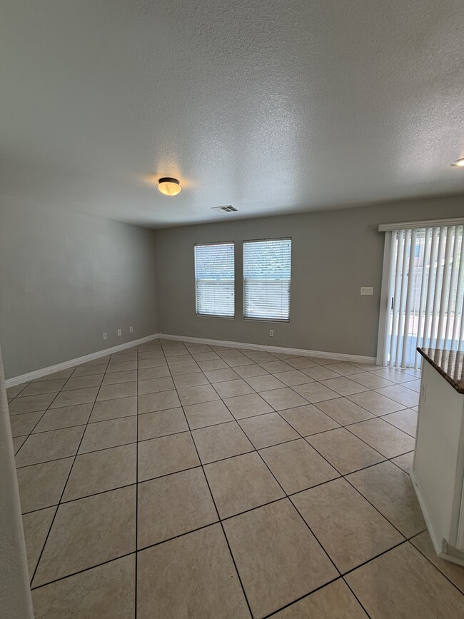 Building Photo - 9521 Grand Fir Ct