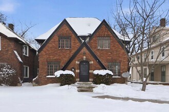 Building Photo - 714 W Packard Ave