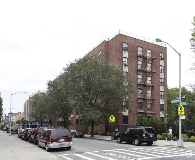 Primary Photo - 405 Williams Ave