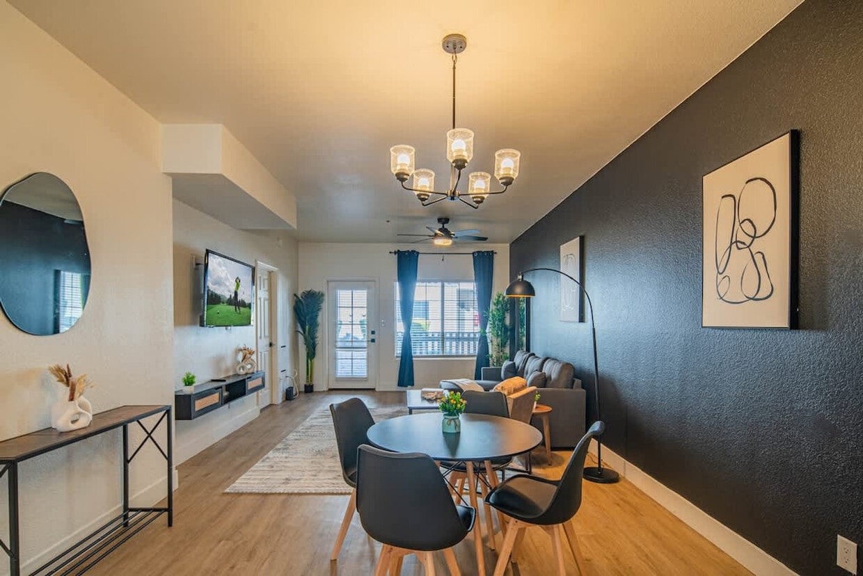 Foto principal - 7900 E Princess Dr