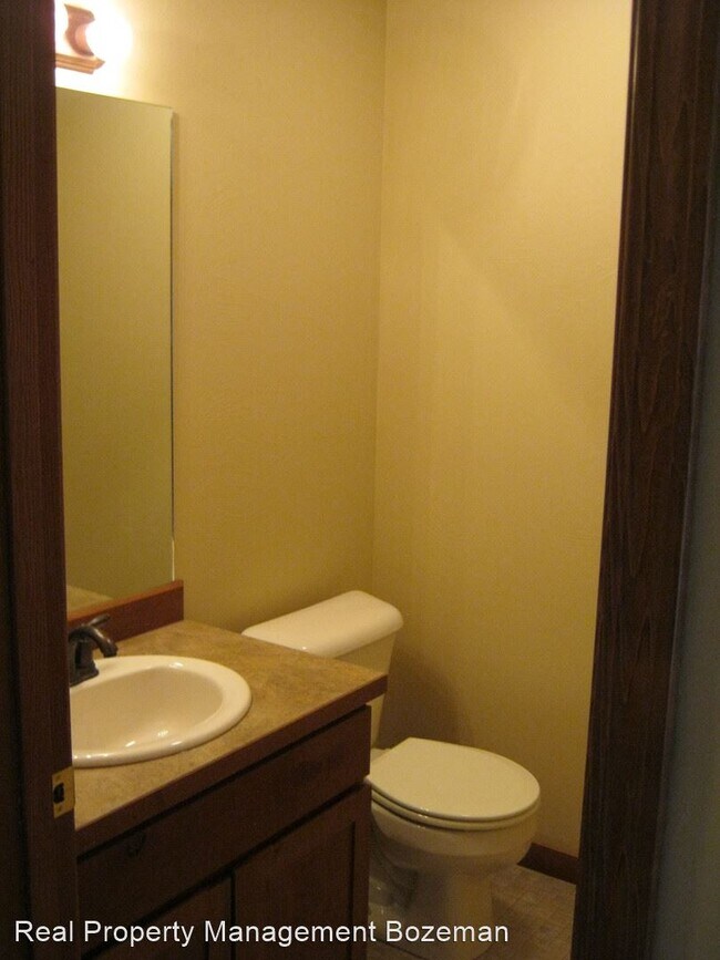 Building Photo - 3040 York St