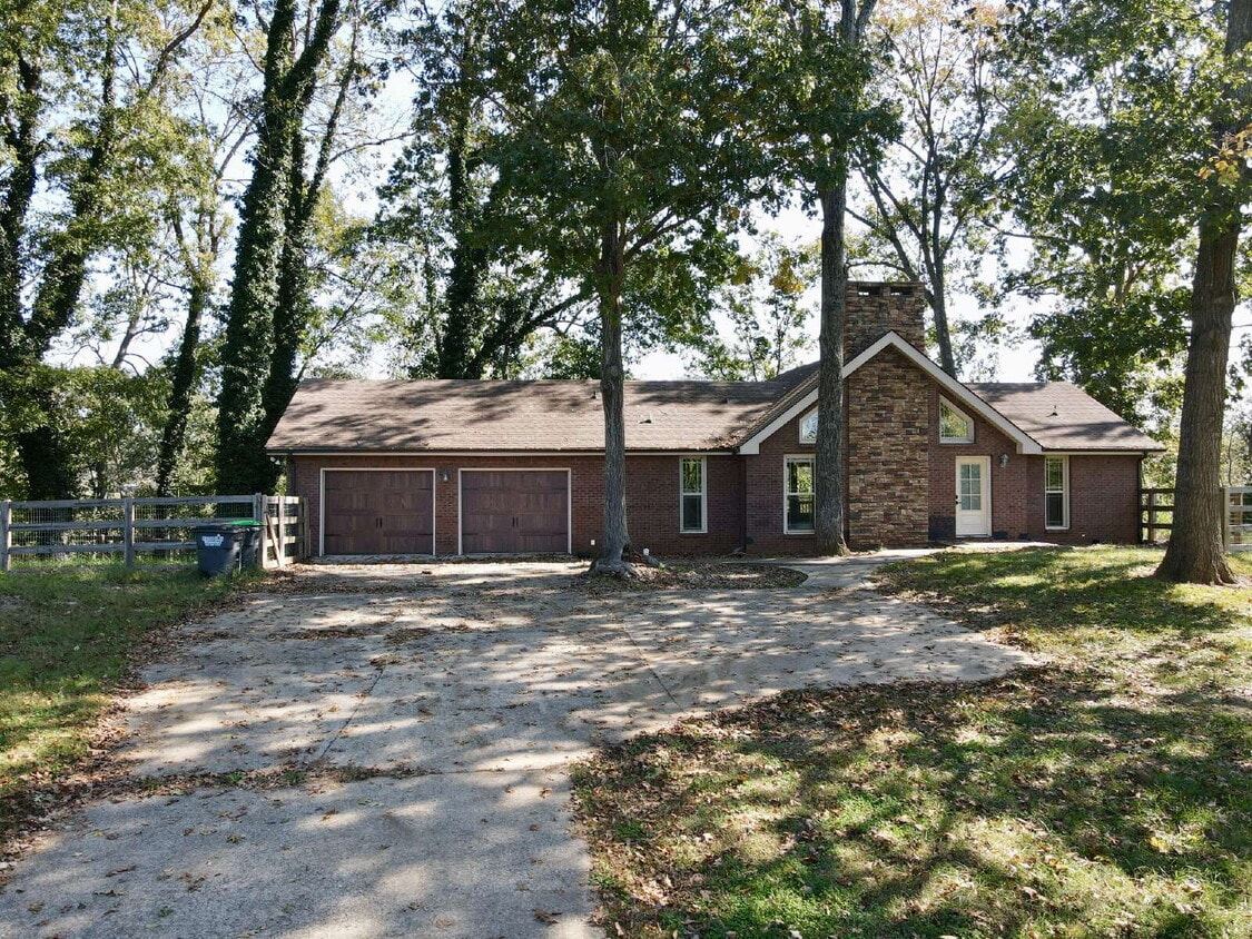 Primary Photo - 3BR/2.5BA Home in Clarksville on Red River