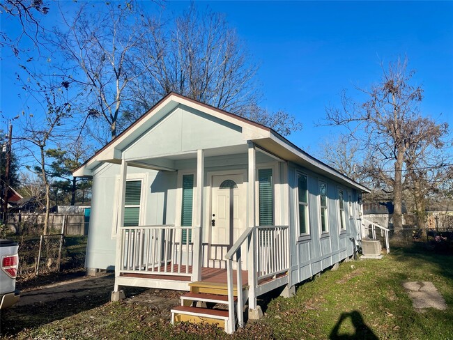 Building Photo - 504 N 8th St