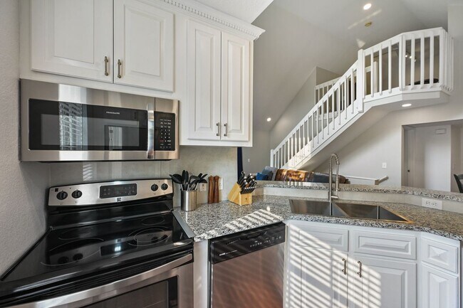Building Photo - 13703 Richmond Park Dr N