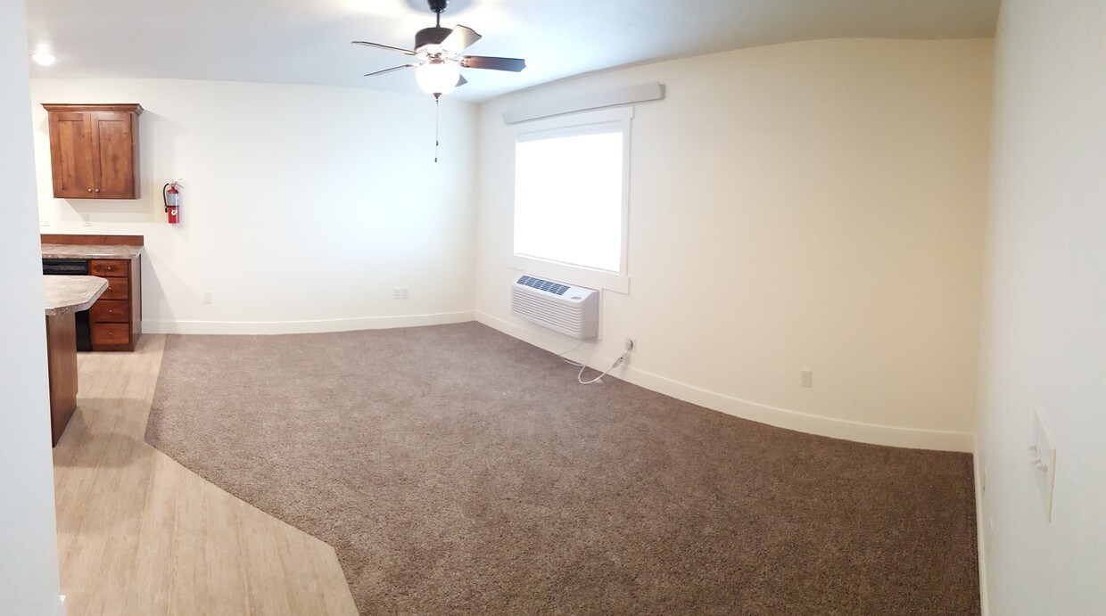 Foto principal - 892 Everett Pl