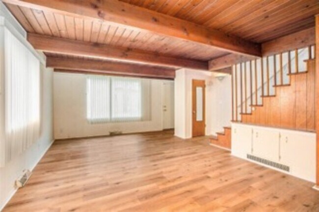 Foto del edificio - 13-38 Northfield Ave NE