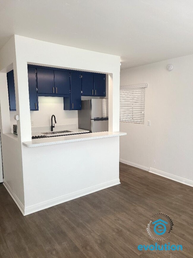 Building Photo - 734-740.5-7405 Jamaica Ct