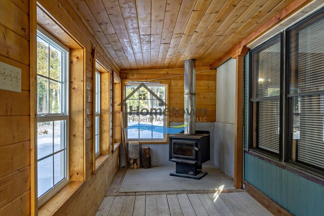 Building Photo - 563 Terry Trl