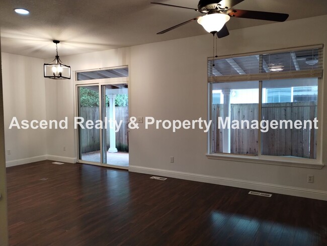 Building Photo - Excellent Hillsboro Location by Multiple I...
