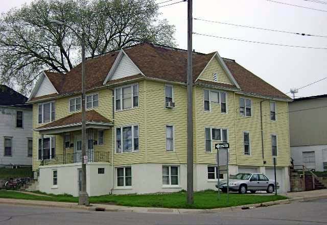 Primary Photo - 221 E Main St