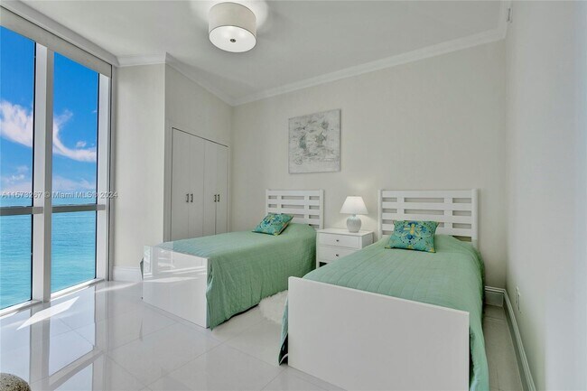 Foto del edificio - 16001 Collins Ave