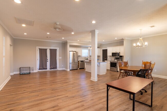 Building Photo - 154 Anneswood Rd