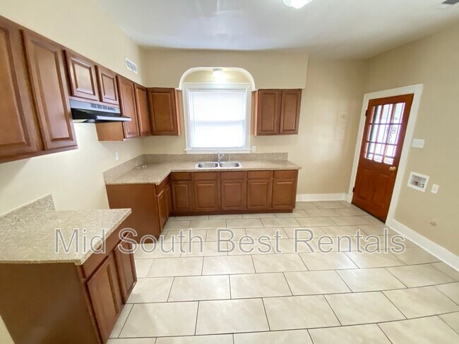 Building Photo - 1025 N Avalon St