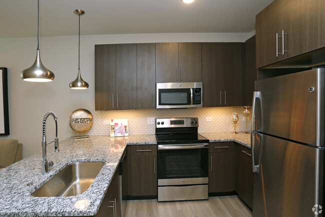 Building Photo - 680 E Algonquin Rd