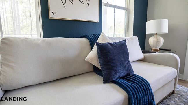 Building Photo - 215 Hunters Lk Wy