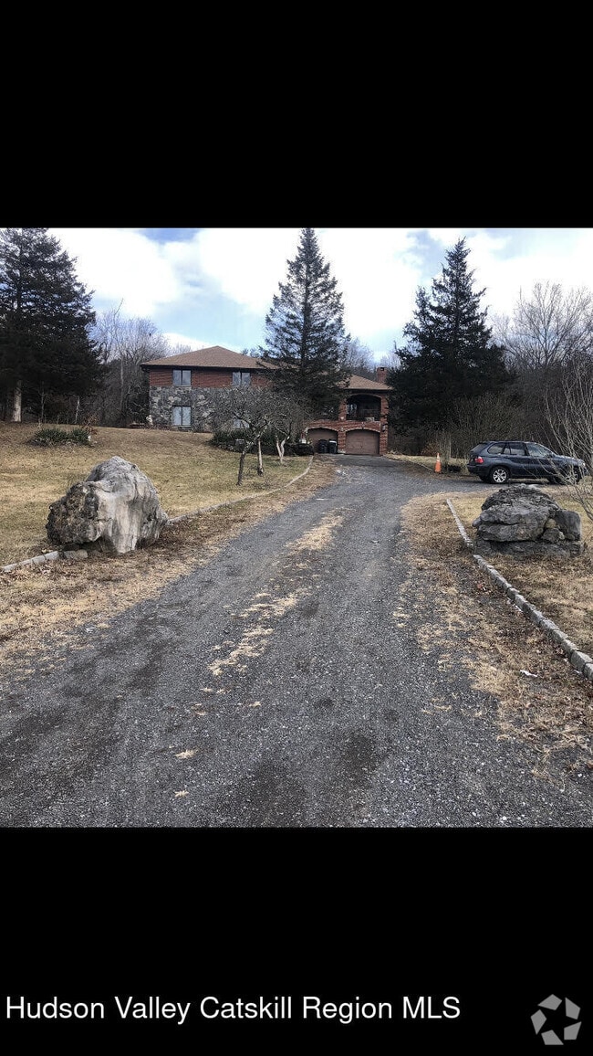 Building Photo - 552 NY-32