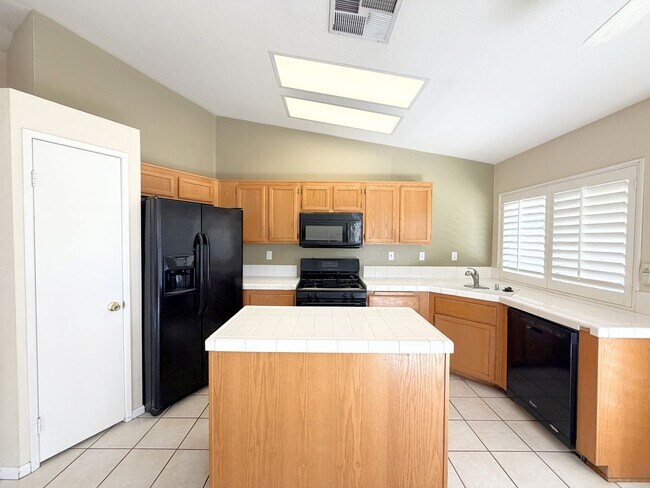 Foto del edificio - COMING SOON! LOVELY 3 Bedroom + Den/ 2 Bath POOL Home In N. La Quinta!