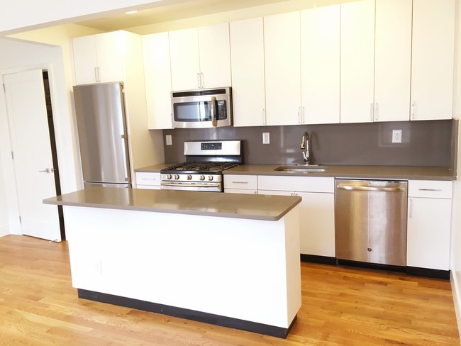 Foto del edificio - 33-02 Ditmars Blvd