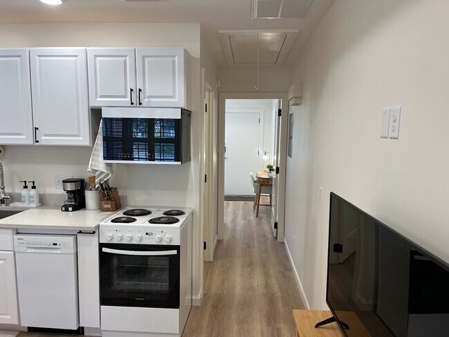 Foto del edificio - Furnished Rental in the Heart of Savannah~...