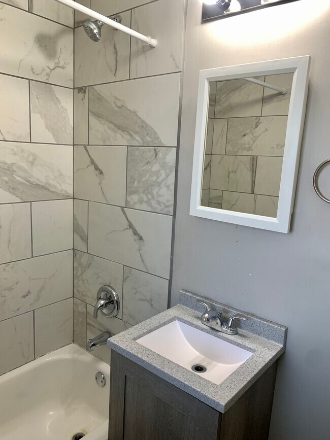 2565 Marcy St Unit 3, Omaha, NE 68105 Apartments in Omaha, NE