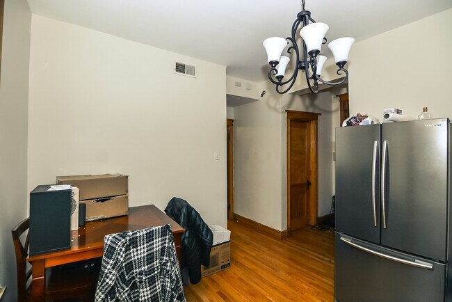 Foto del edificio - 852 N Leavitt