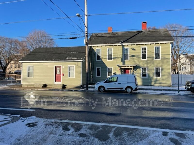 Primary Photo - 1594 Lonsdale Ave