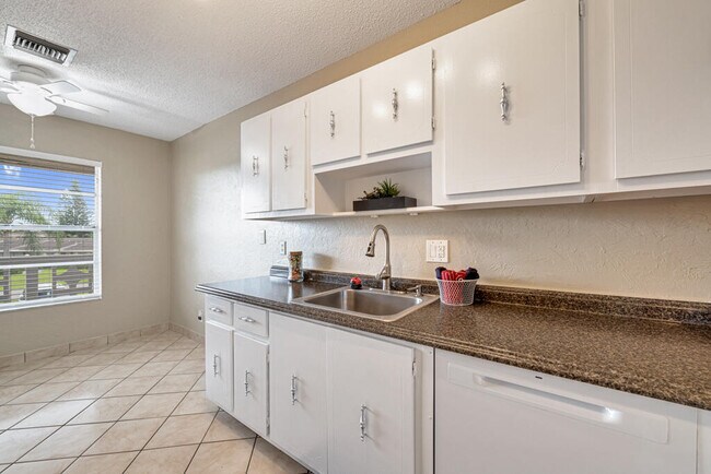 Foto del edificio - 2411 Papaya Dr