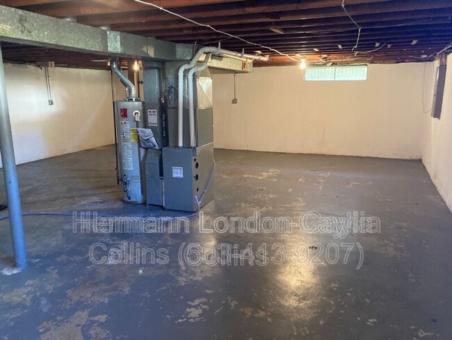 Building Photo - 2465 Hawthorne Manor Dr