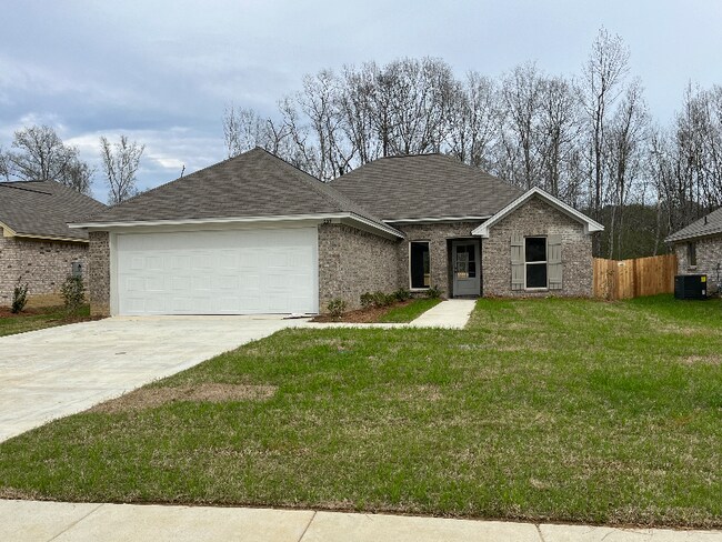 Building Photo - 535 Silver Hill Dr