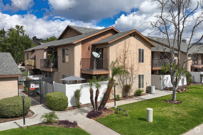 12710-12750 Laurel St - Stone Canyon Condominiums
