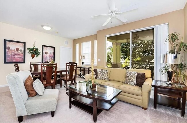 Foto del edificio - Beautiful 3 Bedroom 2 Bath Condo - Fully F...