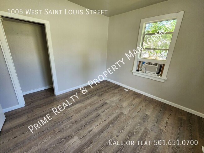 Foto del edificio - 1005 W St Louis St