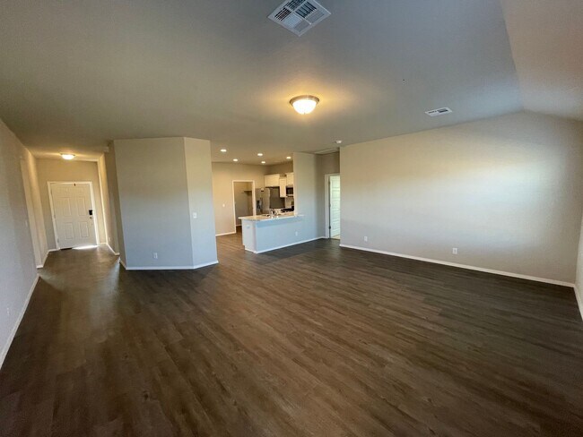 Foto del edificio - *Pre-Leasing* Three Bedroom | Two Bath Hom...