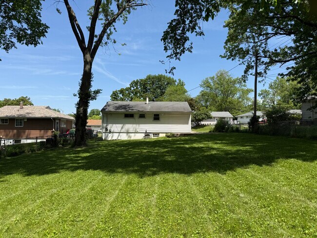 Foto del edificio - 7810 Blandford Dr