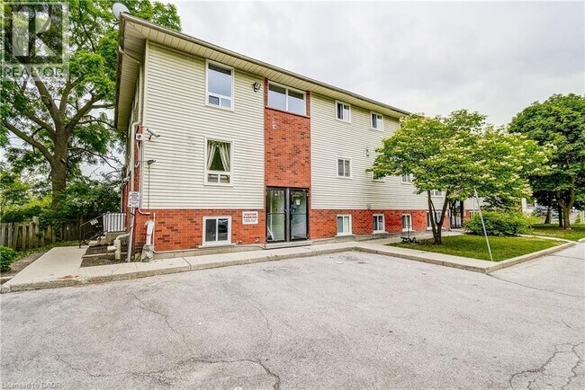 Photo du bâtiment - 119 Cedar St S