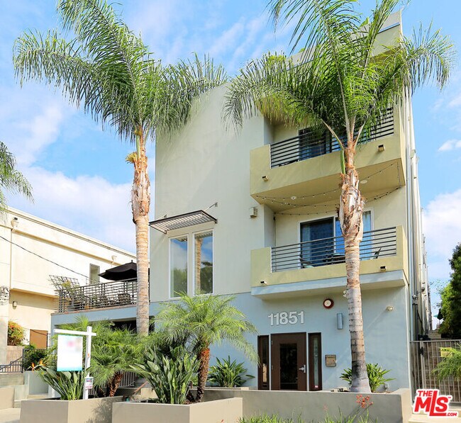Foto del edificio - 11851 Laurelwood Dr