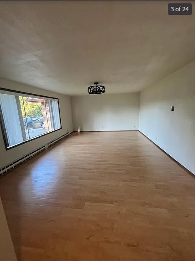 Building Photo - 3-Bed 2-bathroom Home