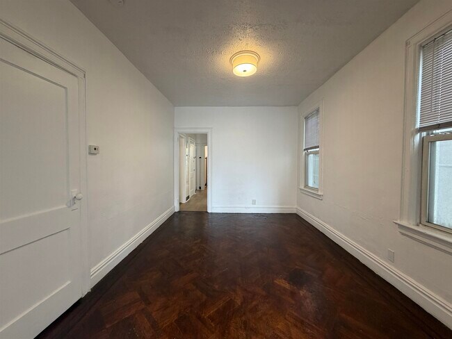 Building Photo - 152 Clendenny Ave