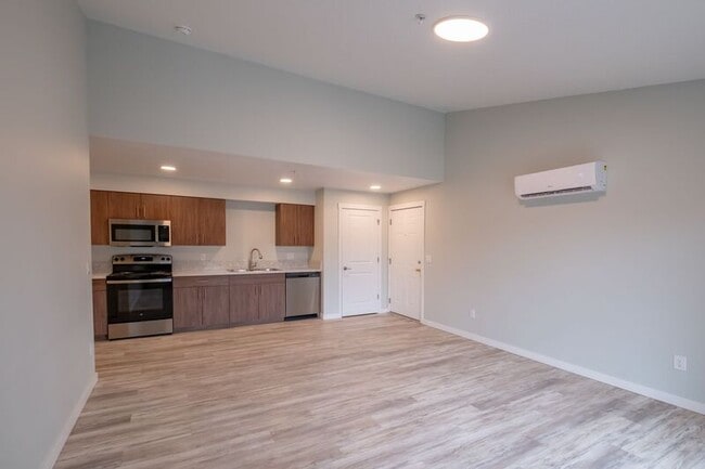 Building Photo - 13001 S Crompton Lane