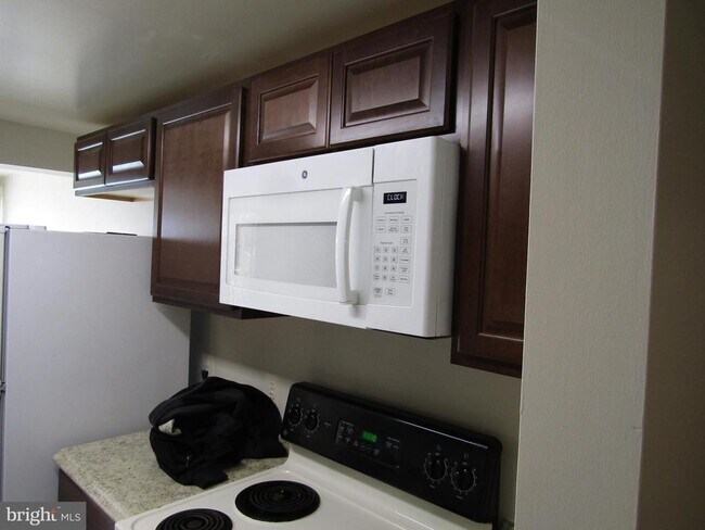 Building Photo - 18032 Chalet Dr