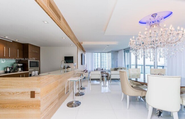 Foto del edificio - 465 Brickell Ave