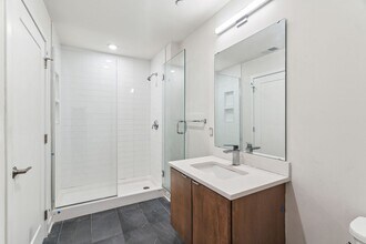 Interior Photo - Graduate Pointe