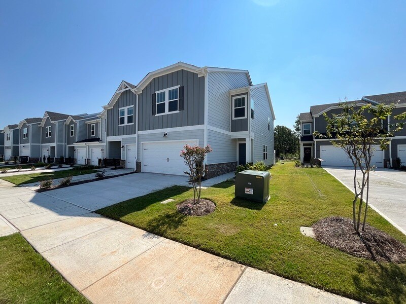 Foto principal - 1716 Braemar Vlg Dr