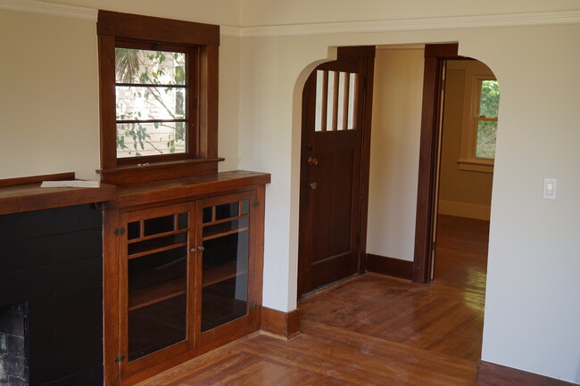 Building Photo - 925 Bridgeway