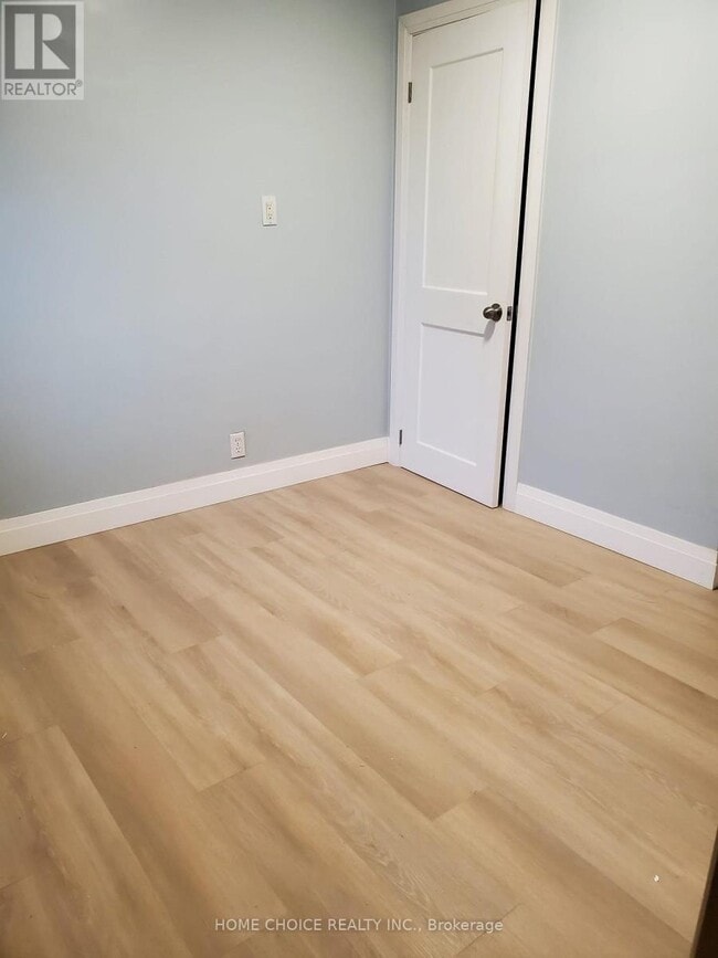 Photo du bâtiment - 27 Lambton Ave