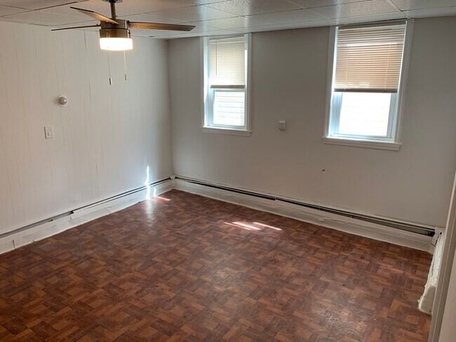 Building Photo - 499 Amboy Ave