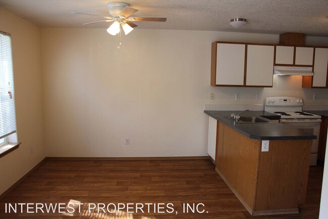 Building Photo - 9943 NE Prescott St