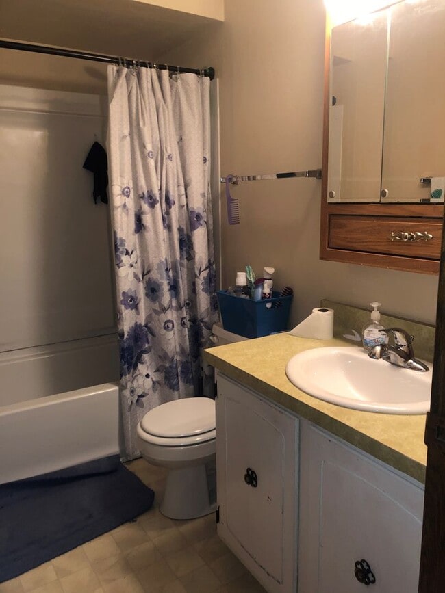 Building Photo - 1500 W Pershing St