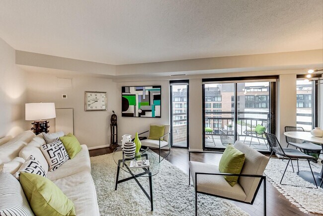 Foto del edificio - 2-bedroom, 1-bath condo in the sought-afte...